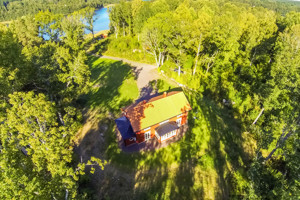 Lakeside cottage in Sweden in secluded location without any neighbours.