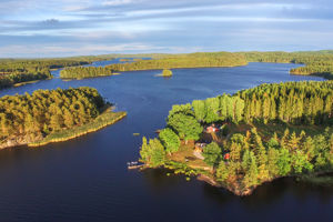 2 Ferienhäuser in Schweden am See Saljen direkt nebeneinander, ideal zum Angeln auf Barsch, Zander und Hecht.