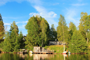 Mieten Sie 2 unser 4 Ferienhuser in Schweden am selben See fr grere Gruppen.