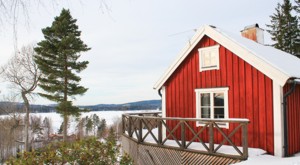 Winterurlaub mit Aussicht im Ferienhaus am See Bunn in Schweden.