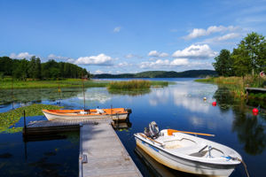 Die Ferienhuser Bullerb und Michel am See Sommen mit Boot zum Angeln in Schweden.