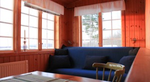 Der Wohnbereich des Ferienhauses Visthusboden am See Bunn mit Schlafcouch für 2 Personen
