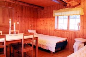 Das Schlafzimmer des Ferienhauses mit Sauna am See Bunn.